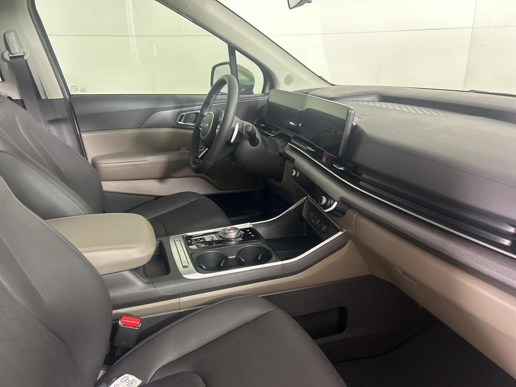 new 2026 Kia Carnival Hybrid car, priced at $43,601