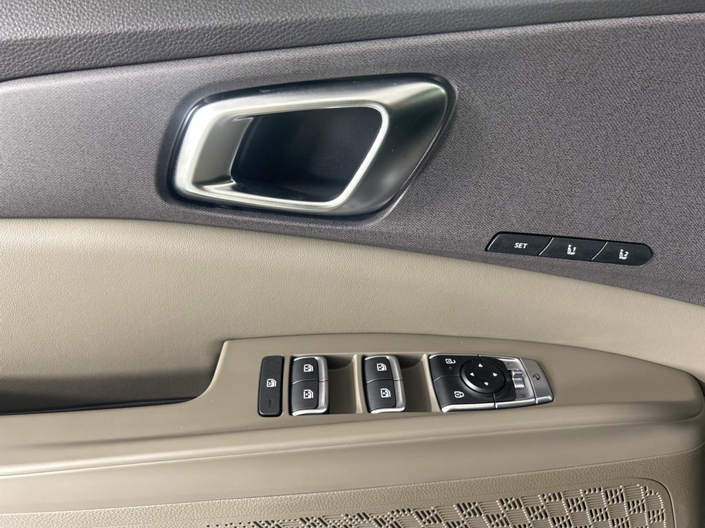 new 2026 Kia Carnival Hybrid car, priced at $43,601