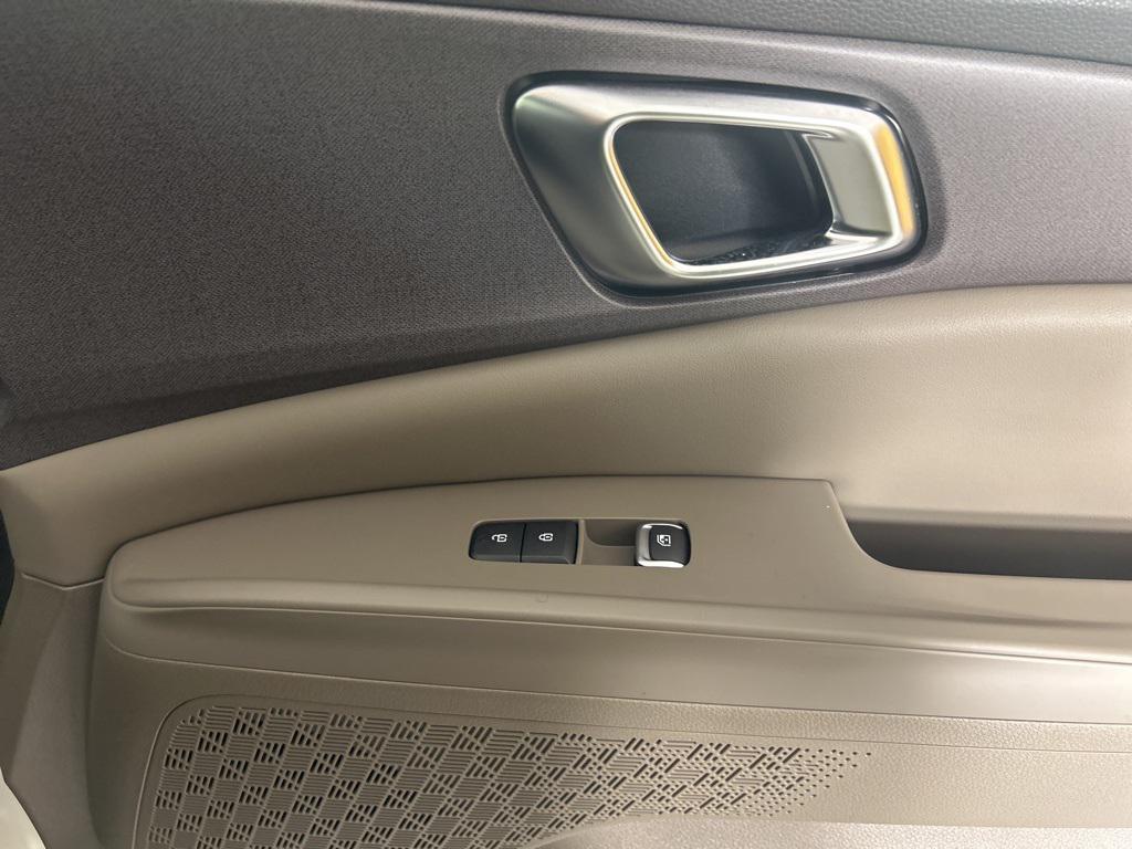 new 2026 Kia Carnival Hybrid car, priced at $43,601