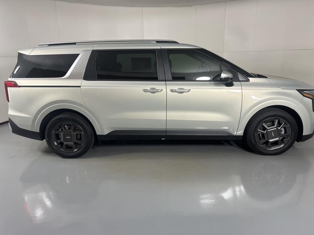 new 2026 Kia Carnival Hybrid car, priced at $43,601