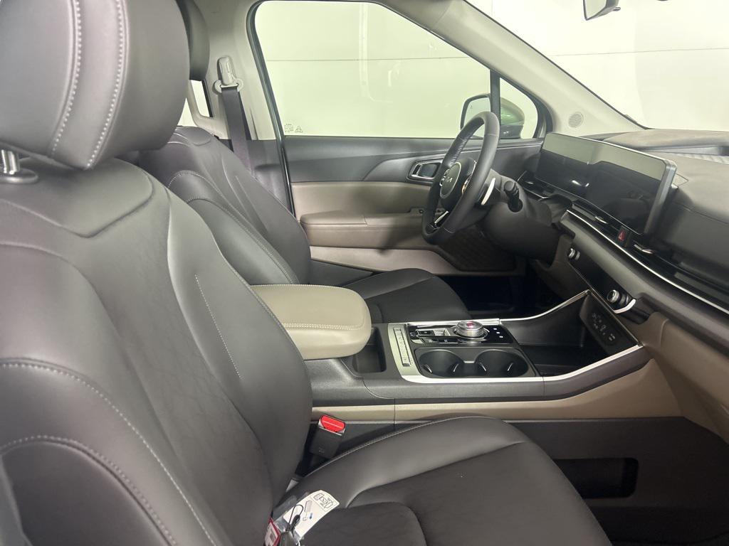 new 2026 Kia Carnival Hybrid car, priced at $43,601