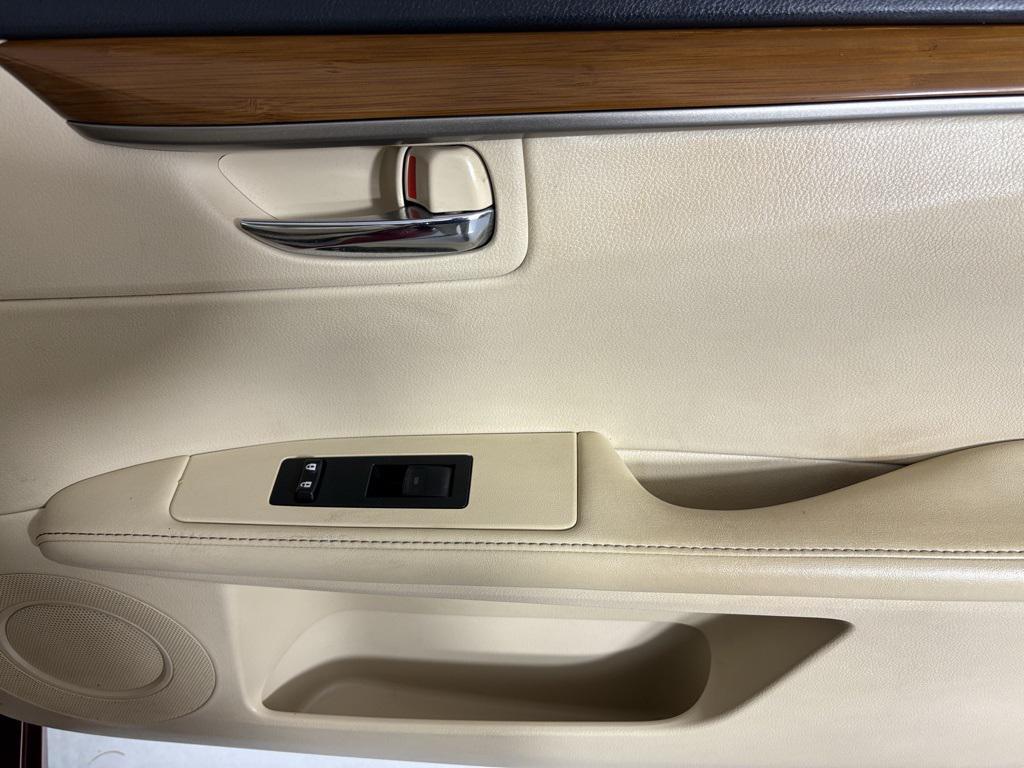 used 2013 Lexus ES 300h car, priced at $14,900