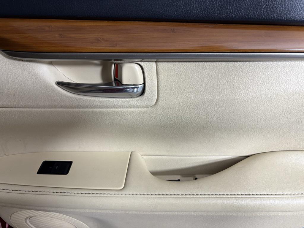 used 2013 Lexus ES 300h car, priced at $14,900