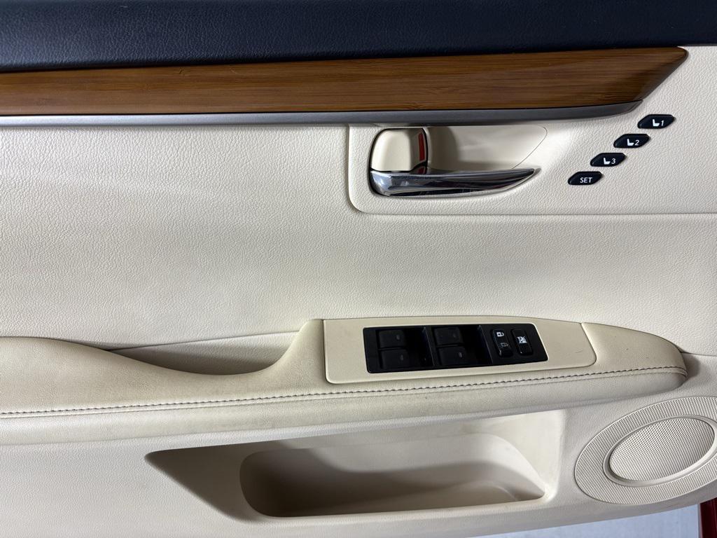 used 2013 Lexus ES 300h car, priced at $14,900