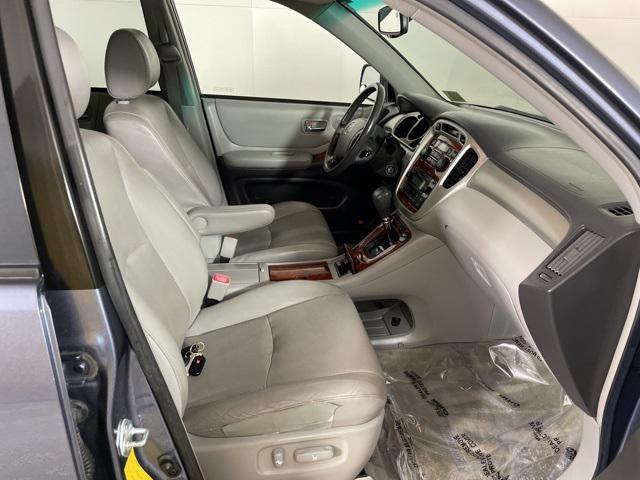 used 2007 Toyota Highlander car, priced at $15,000