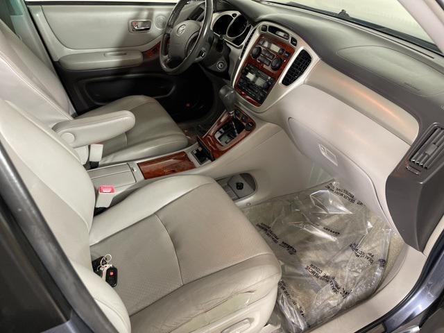 used 2007 Toyota Highlander car, priced at $15,000