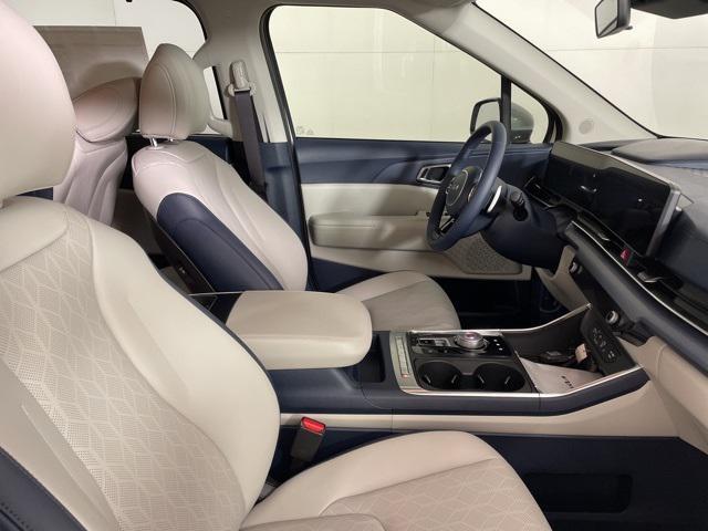 new 2026 Kia Carnival Hybrid car, priced at $43,152