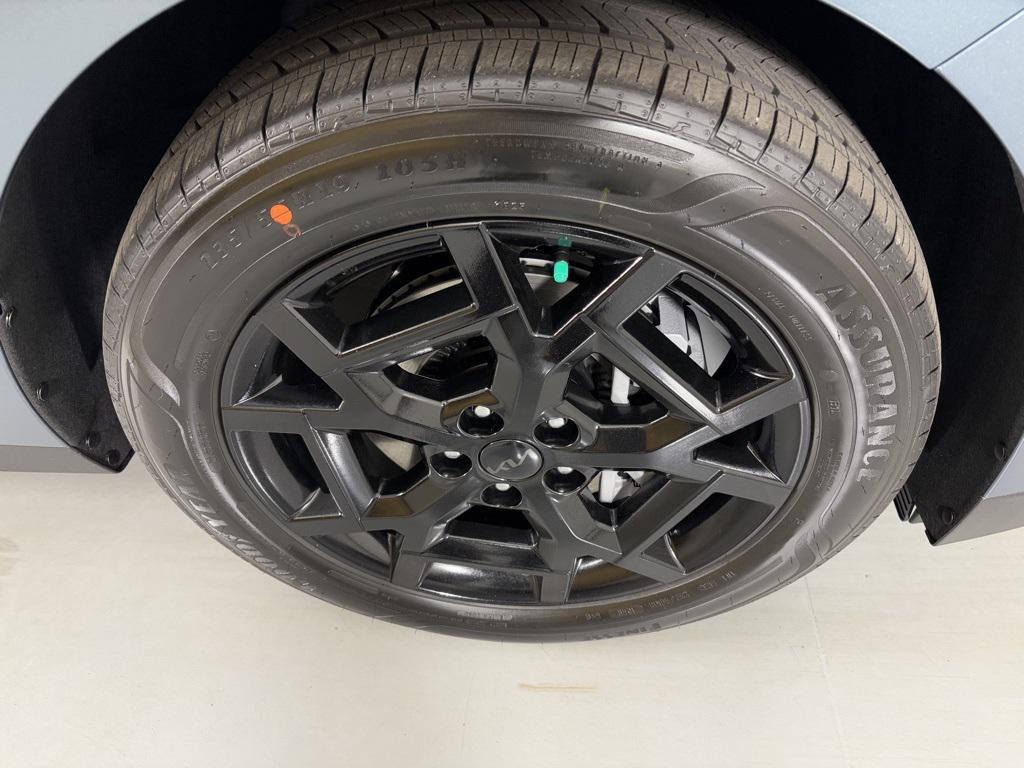 new 2026 Kia Carnival Hybrid car, priced at $52,874