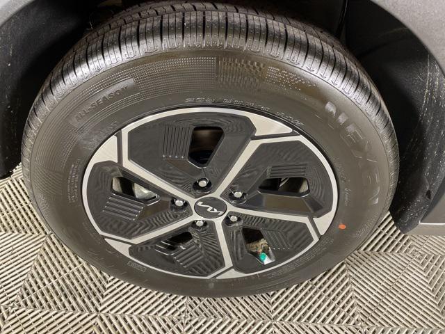 new 2025 Kia Niro car, priced at $27,707