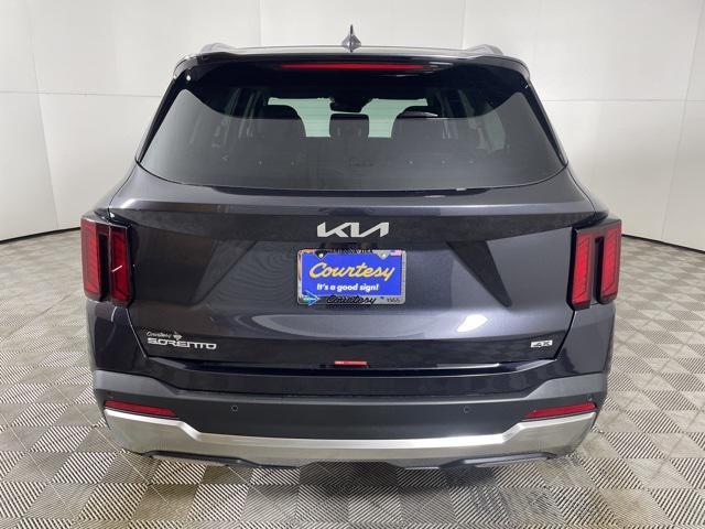 new 2025 Kia Sorento car, priced at $35,493