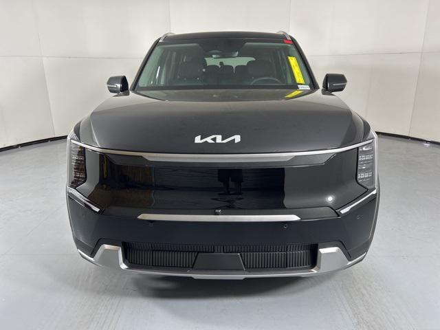 new 2026 Kia EV9 car, priced at $61,470