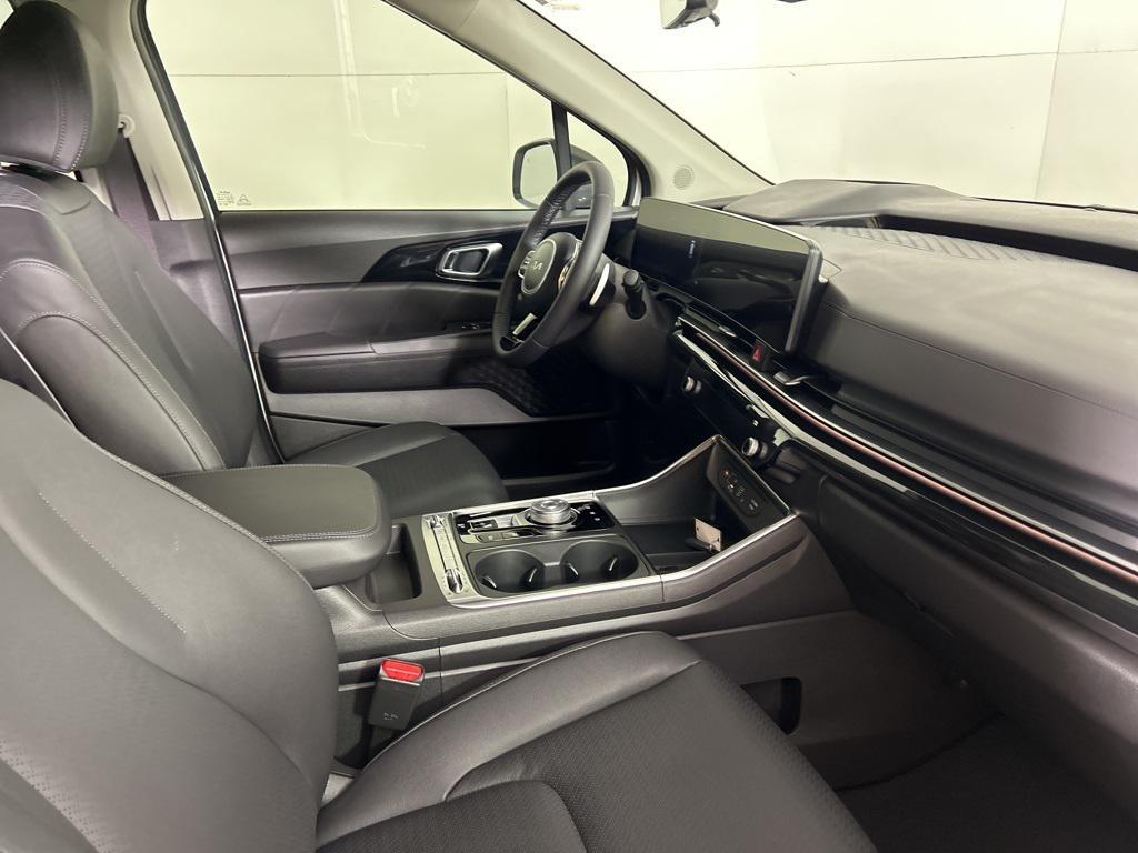 new 2026 Kia Carnival Hybrid car, priced at $52,874