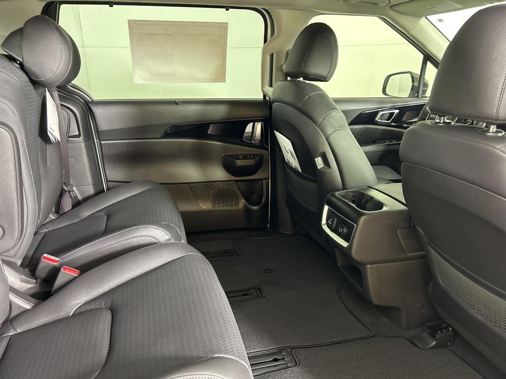 new 2026 Kia Carnival Hybrid car, priced at $52,874