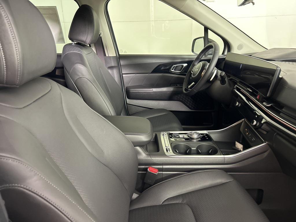 new 2026 Kia Carnival Hybrid car, priced at $52,874