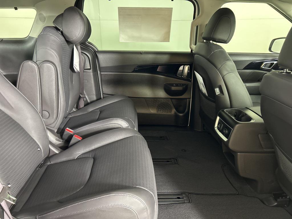 new 2026 Kia Carnival Hybrid car, priced at $52,874