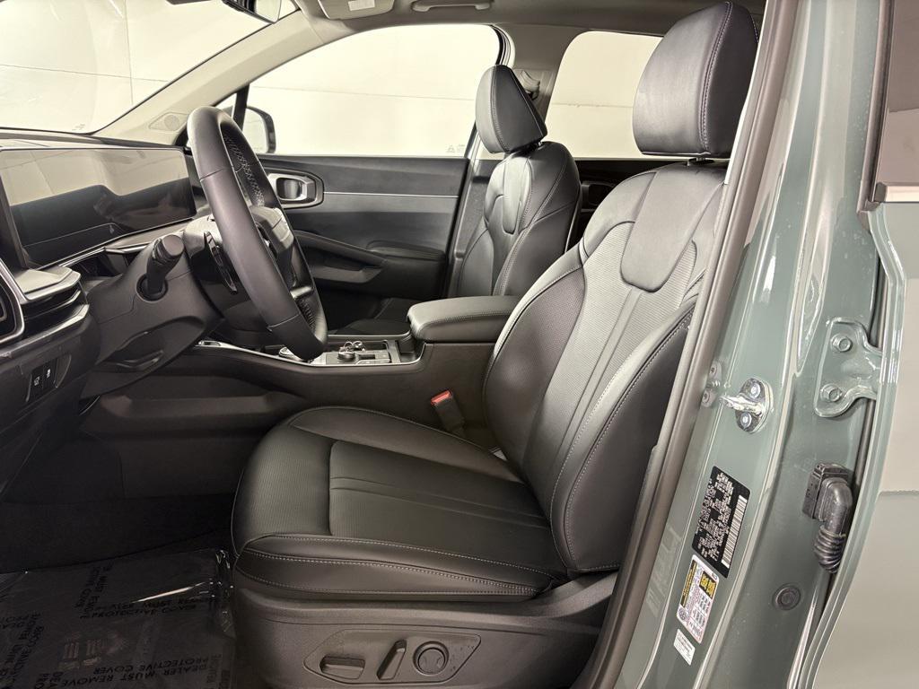 new 2026 Kia Sorento Hybrid car, priced at $43,690