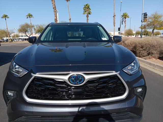 used 2020 Toyota Highlander Hybrid car, priced at $33,000