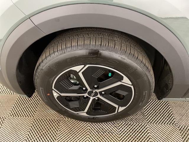 new 2025 Kia Niro car, priced at $30,229