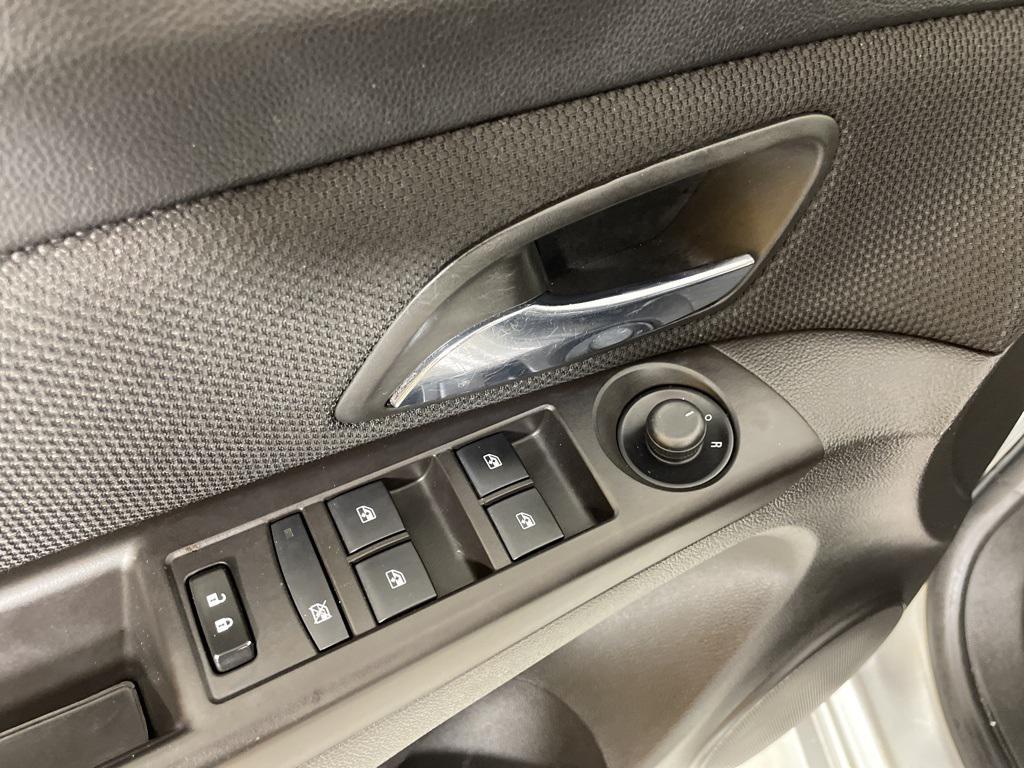used 2015 Chevrolet Cruze car, priced at $7,300