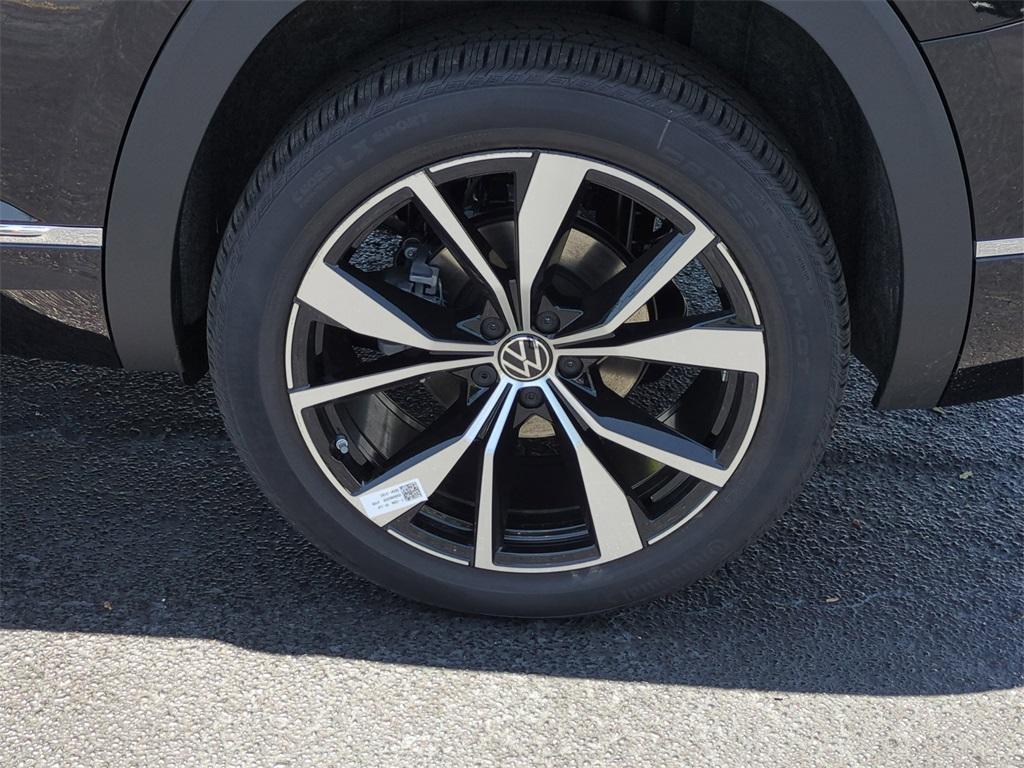 new 2025 Volkswagen Atlas car, priced at $55,496