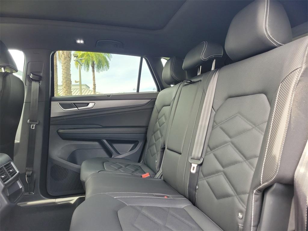 new 2026 Volkswagen Atlas Cross Sport car, priced at $43,574