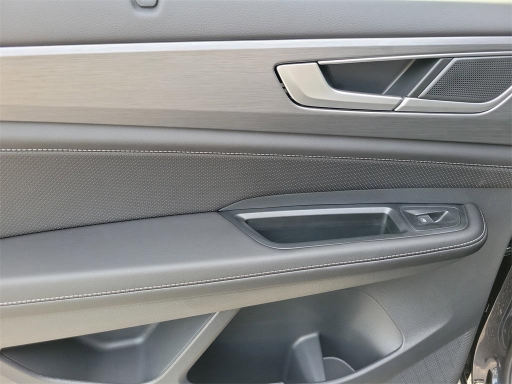 new 2026 Volkswagen Atlas Cross Sport car, priced at $43,574