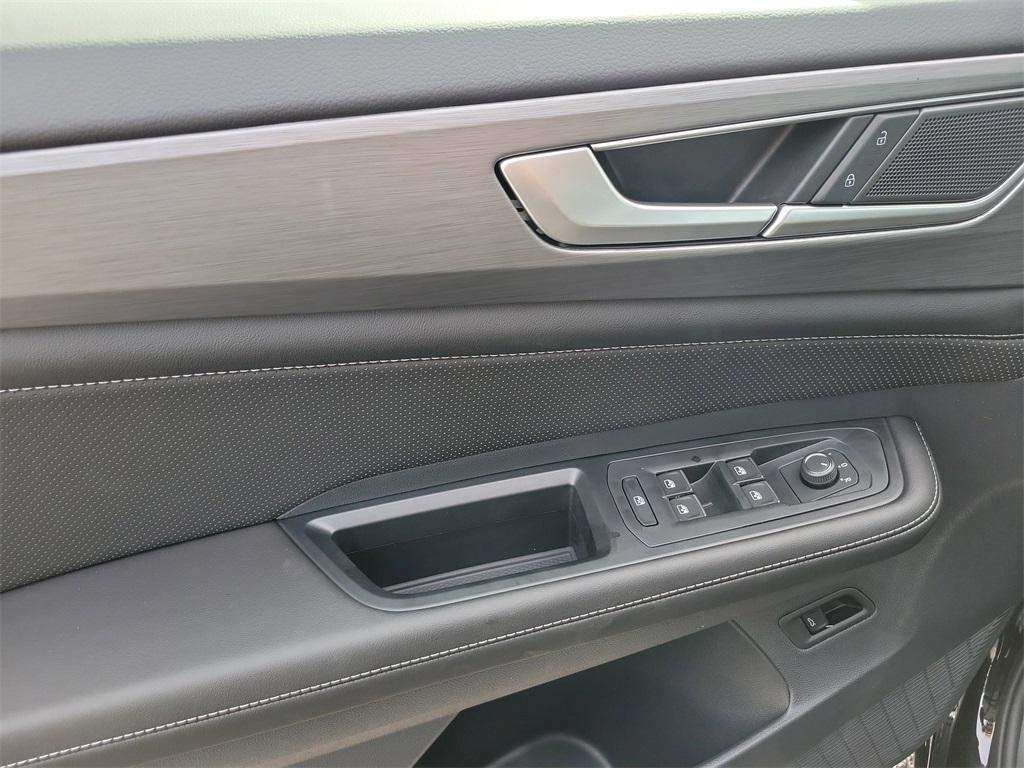 new 2026 Volkswagen Atlas Cross Sport car, priced at $43,574