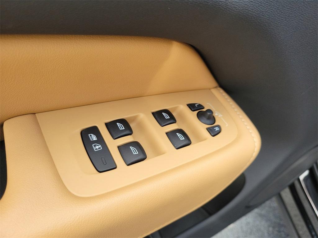 used 2022 Volvo XC60 car, priced at $32,995