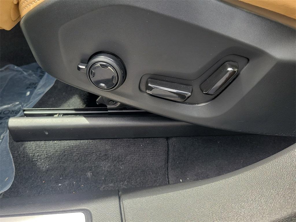 used 2022 Volvo XC60 car, priced at $32,995