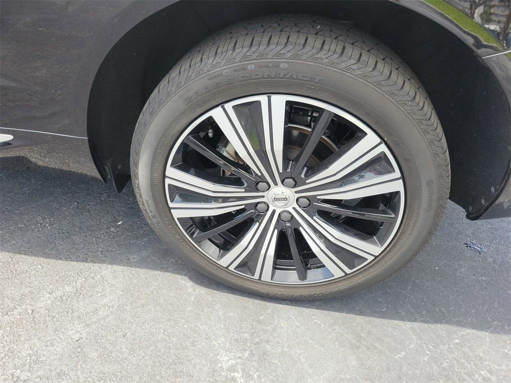 used 2022 Volvo XC60 car, priced at $32,995