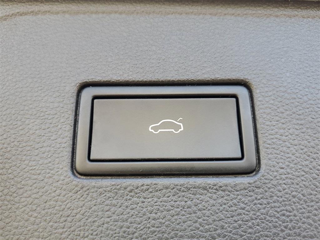 used 2021 Volkswagen Atlas car, priced at $18,798