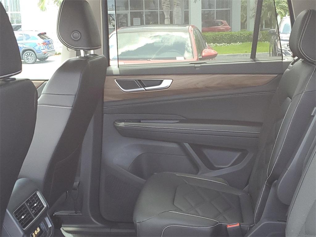 new 2025 Volkswagen Atlas car, priced at $46,246