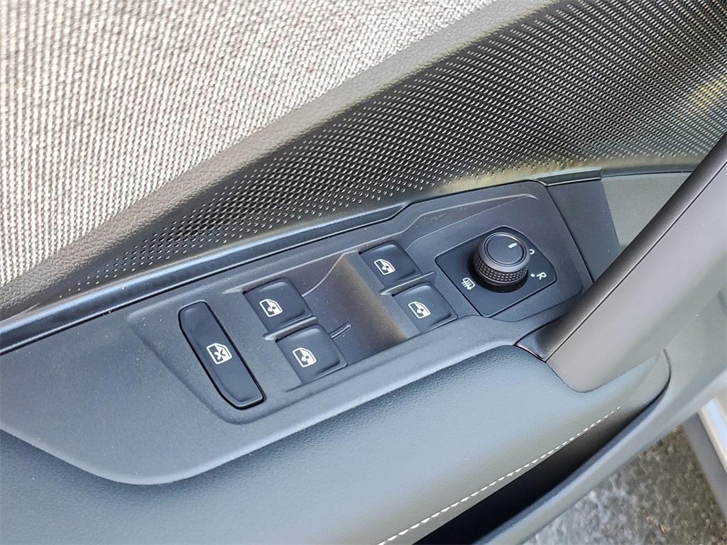 new 2025 Volkswagen Tiguan car, priced at $27,946