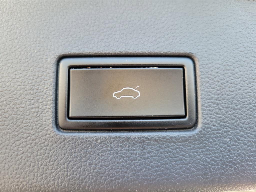 used 2021 Volkswagen Atlas car, priced at $21,998