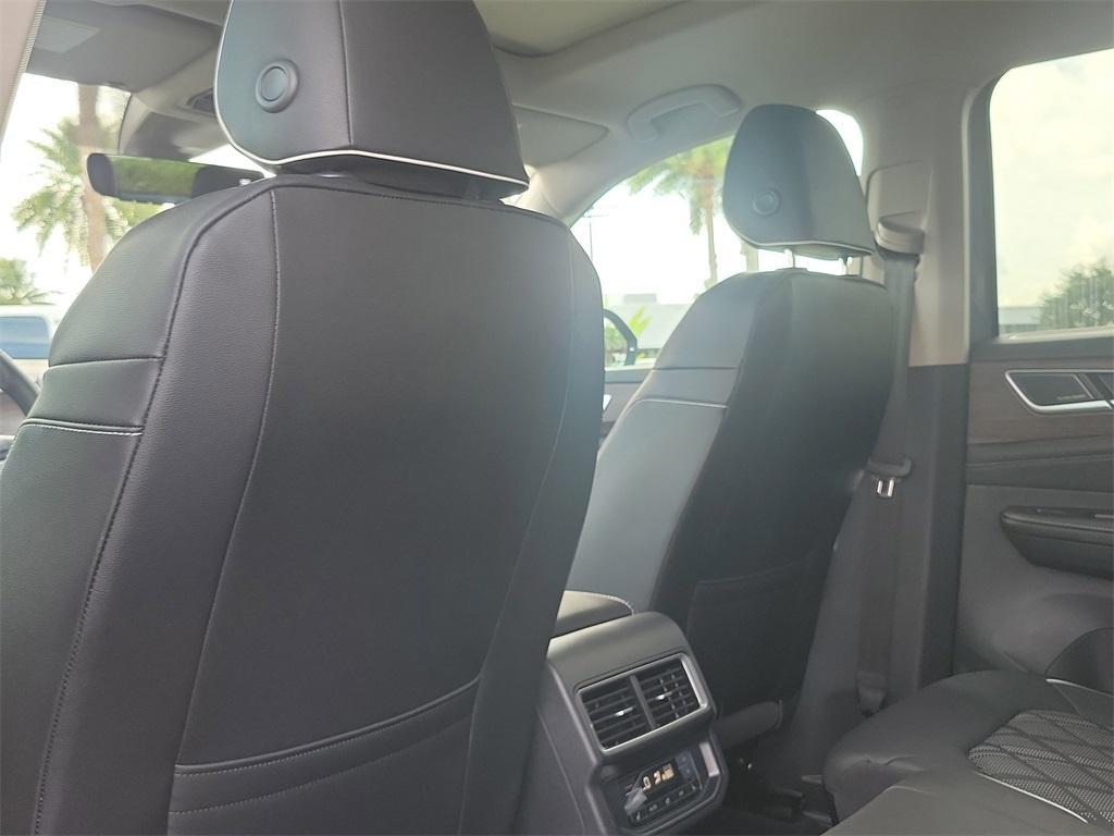 new 2026 Volkswagen Atlas car, priced at $53,657