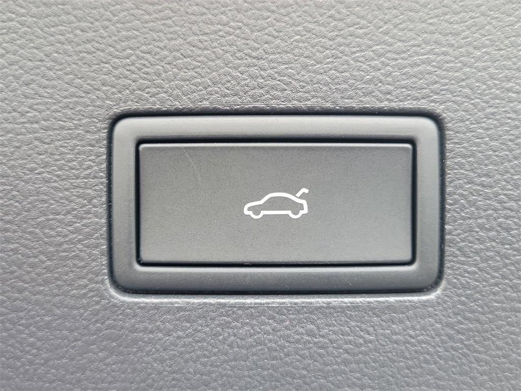 new 2026 Volkswagen Atlas car, priced at $53,657