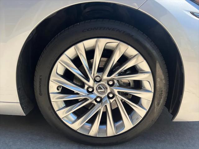 used 2019 Lexus ES 300h car, priced at $31,689