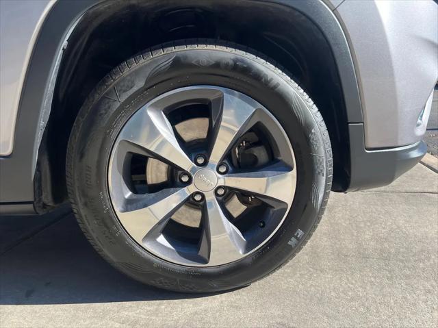 used 2019 Jeep Cherokee car, priced at $17,989