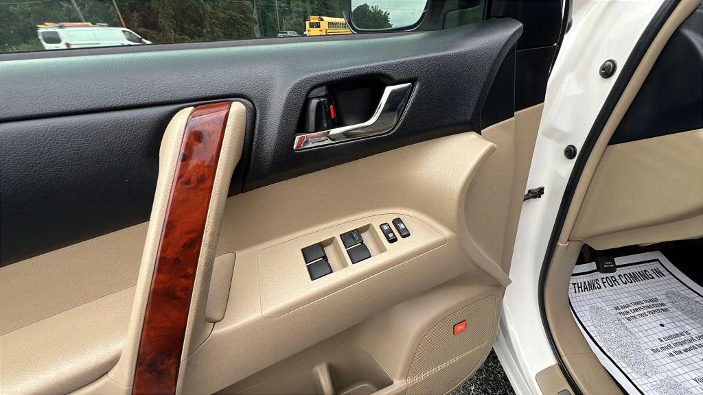 used 2013 Toyota Highlander car, priced at $9,980