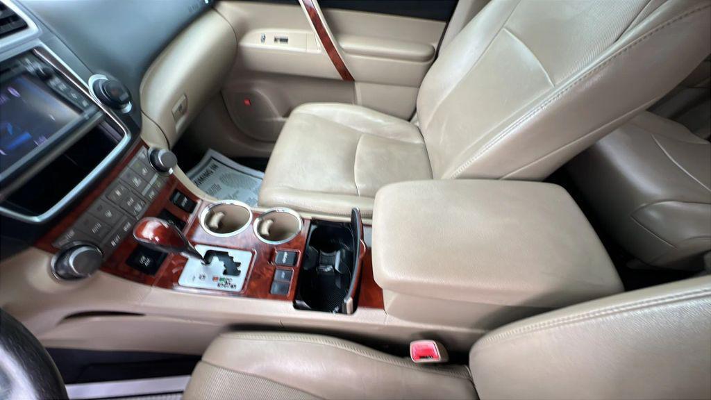 used 2013 Toyota Highlander car, priced at $9,980