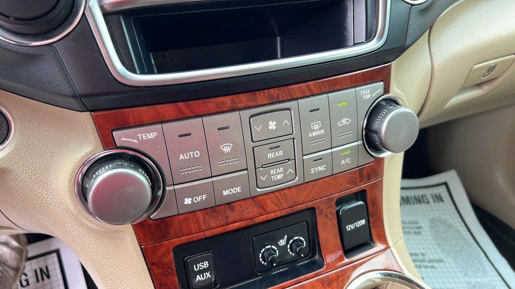 used 2013 Toyota Highlander car, priced at $9,980