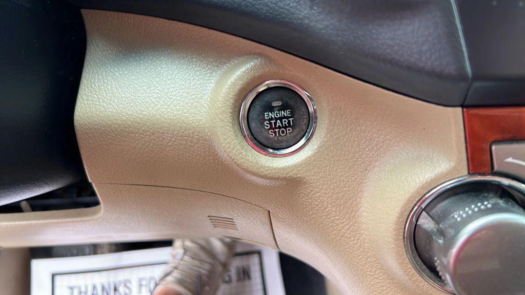 used 2013 Toyota Highlander car, priced at $9,980