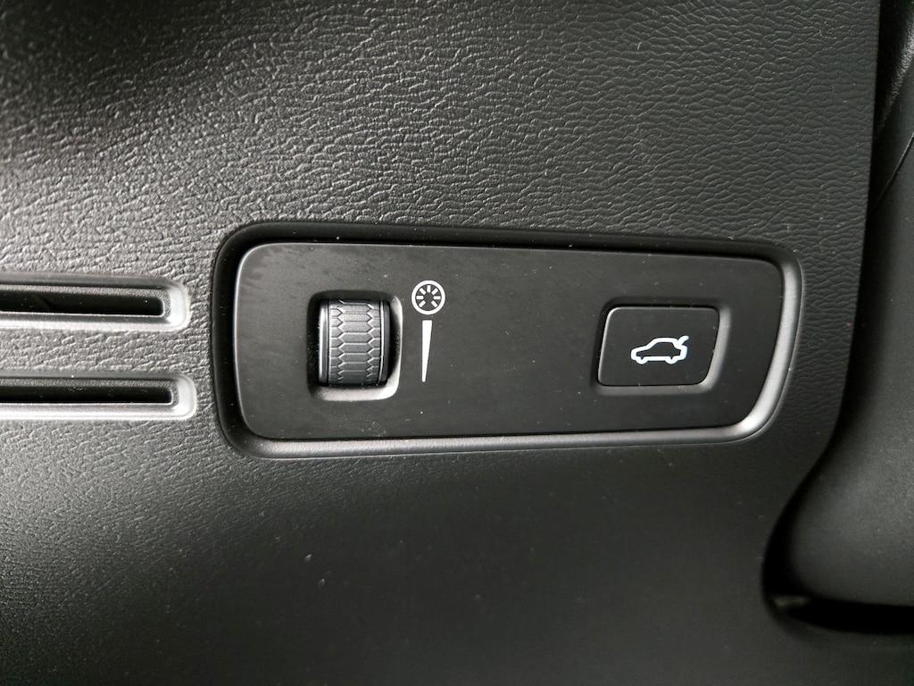 used 2020 Volvo XC40 car, priced at $21,998