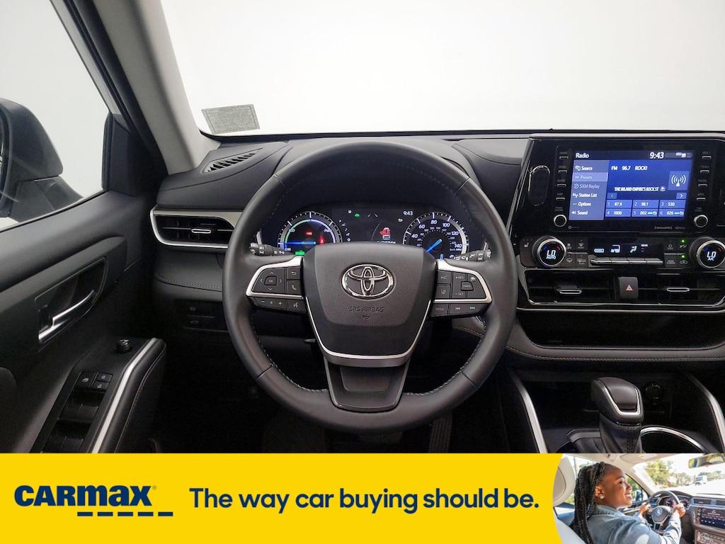 used 2022 Toyota Highlander Hybrid car, priced at $41,998