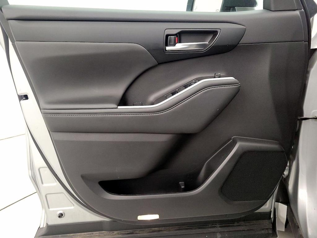 used 2022 Toyota Highlander Hybrid car, priced at $41,998