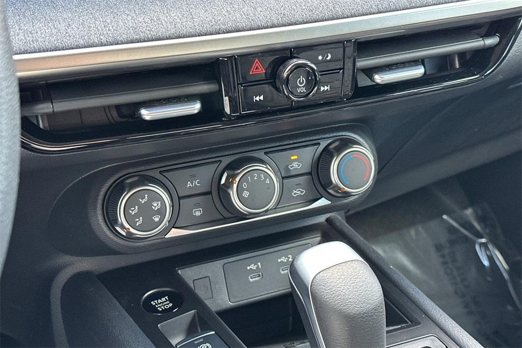 new 2025 Nissan Kicks car, priced at $27,030