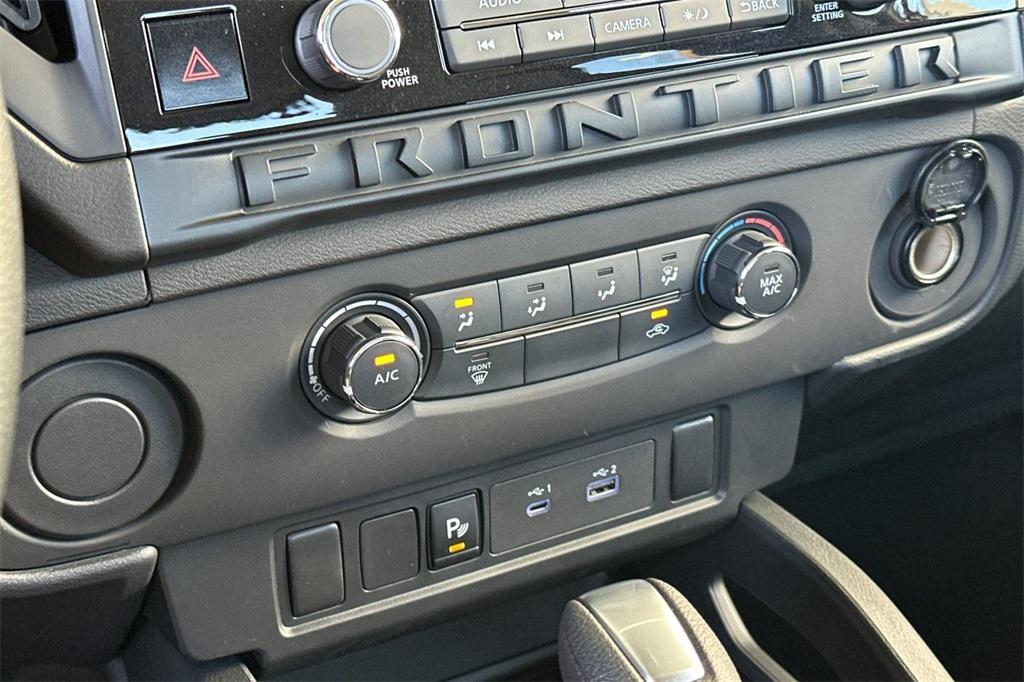 new 2025 Nissan Frontier car