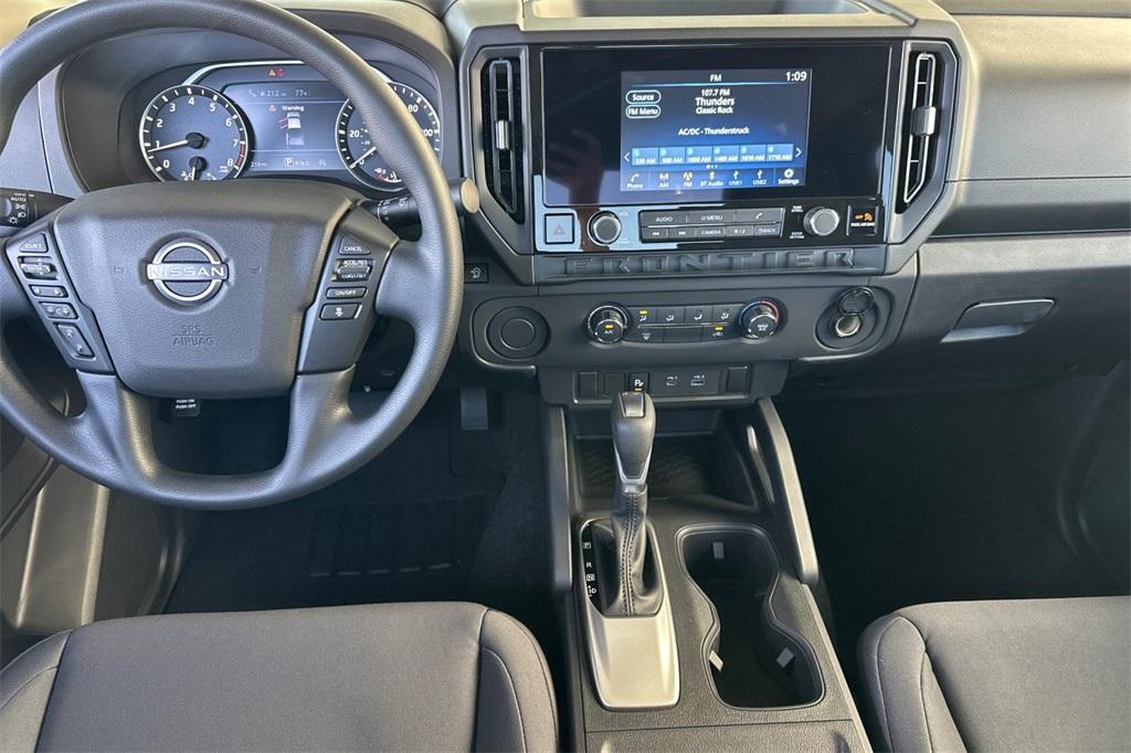 new 2025 Nissan Frontier car