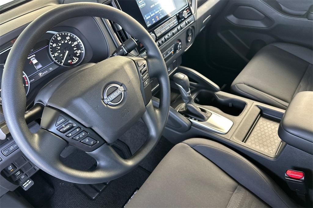 new 2025 Nissan Frontier car
