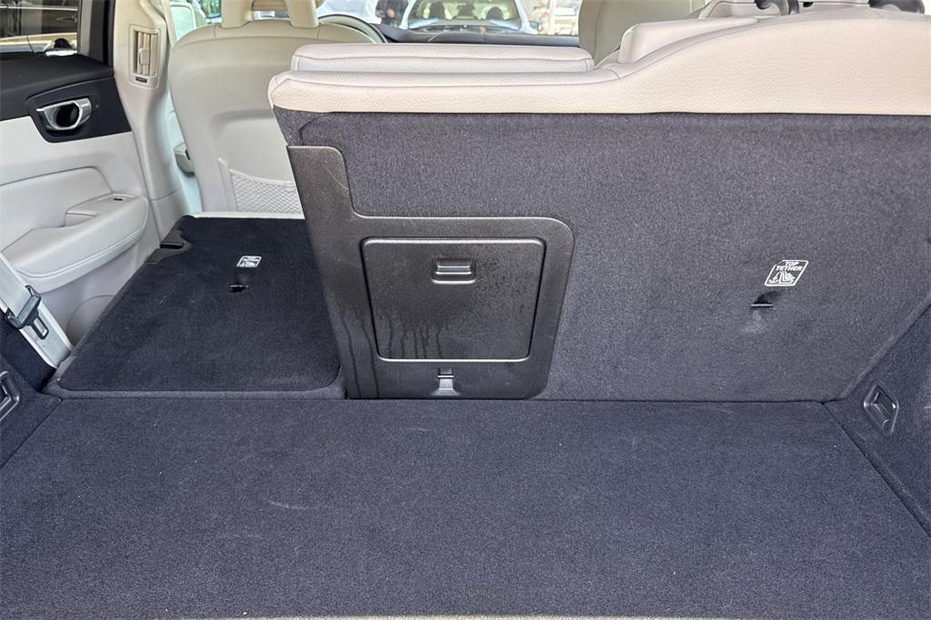 used 2018 Volvo XC60 Recharge Plug-In Hybrid car, priced at $26,999